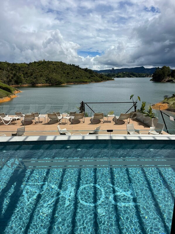Outdoor pool - Roka Hotel (El Peñol)