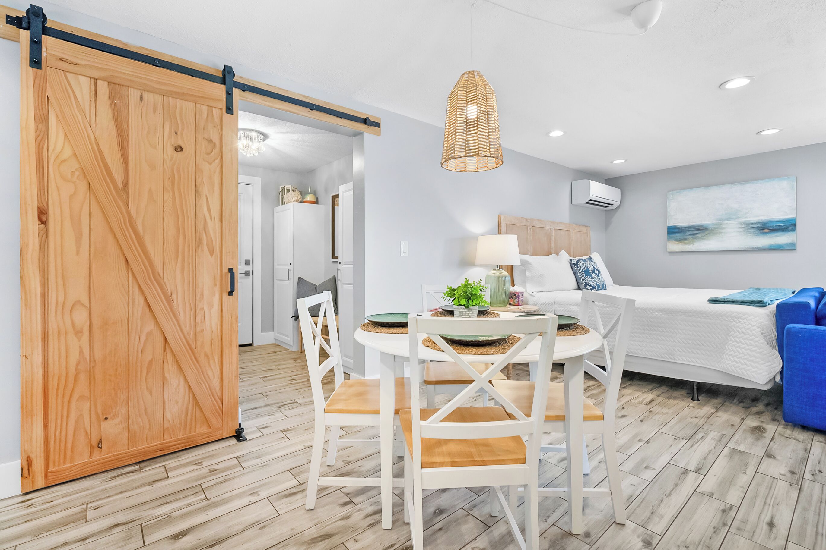 Strykejern/-brett, internettilgang og sengetøy