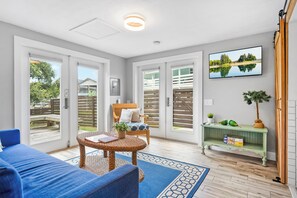 Living area - Coral Cottage on the Canal, just a 1/2 mile to the Beach (St. Augustine)
