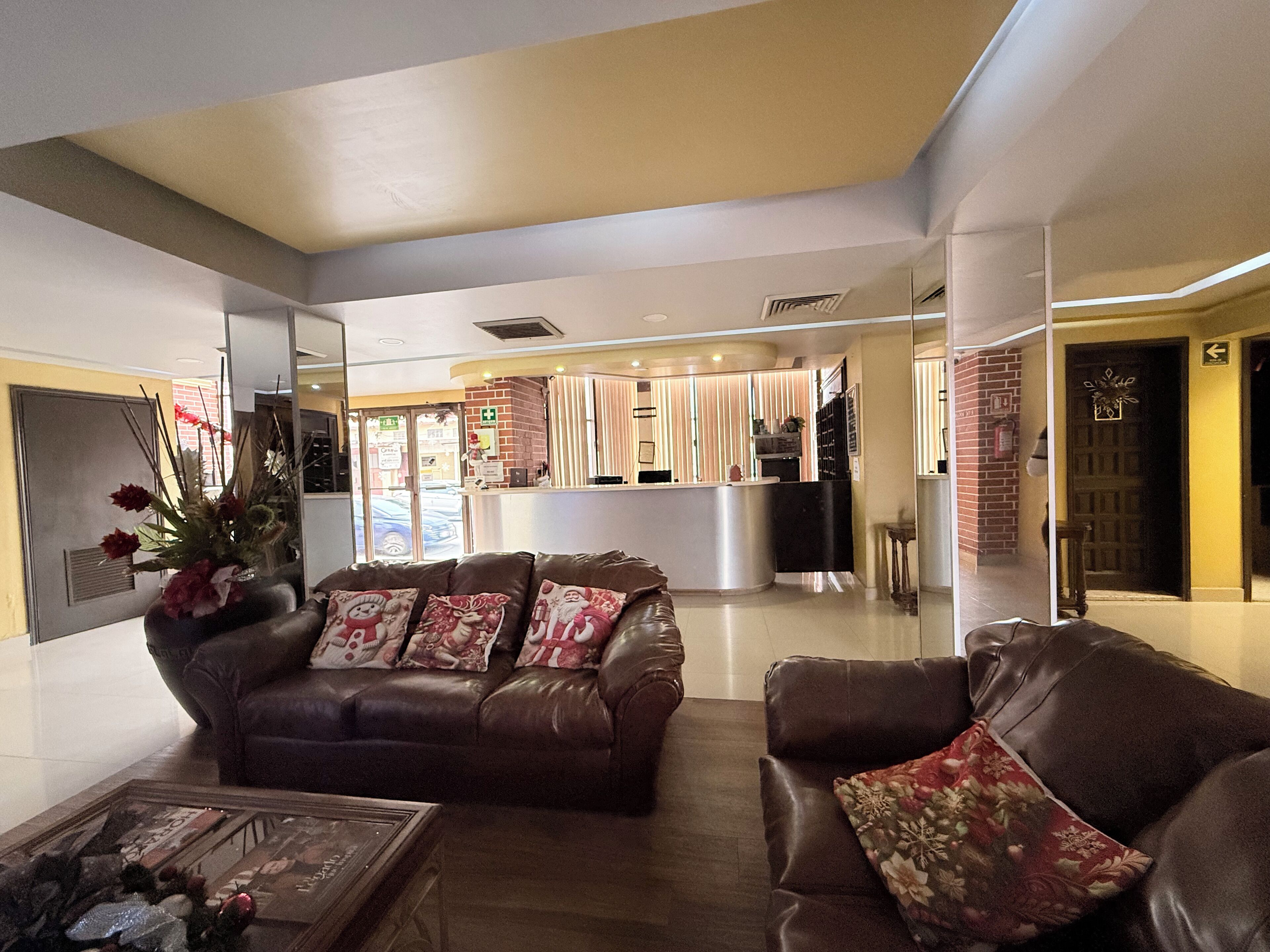 Coin salon dans le hall