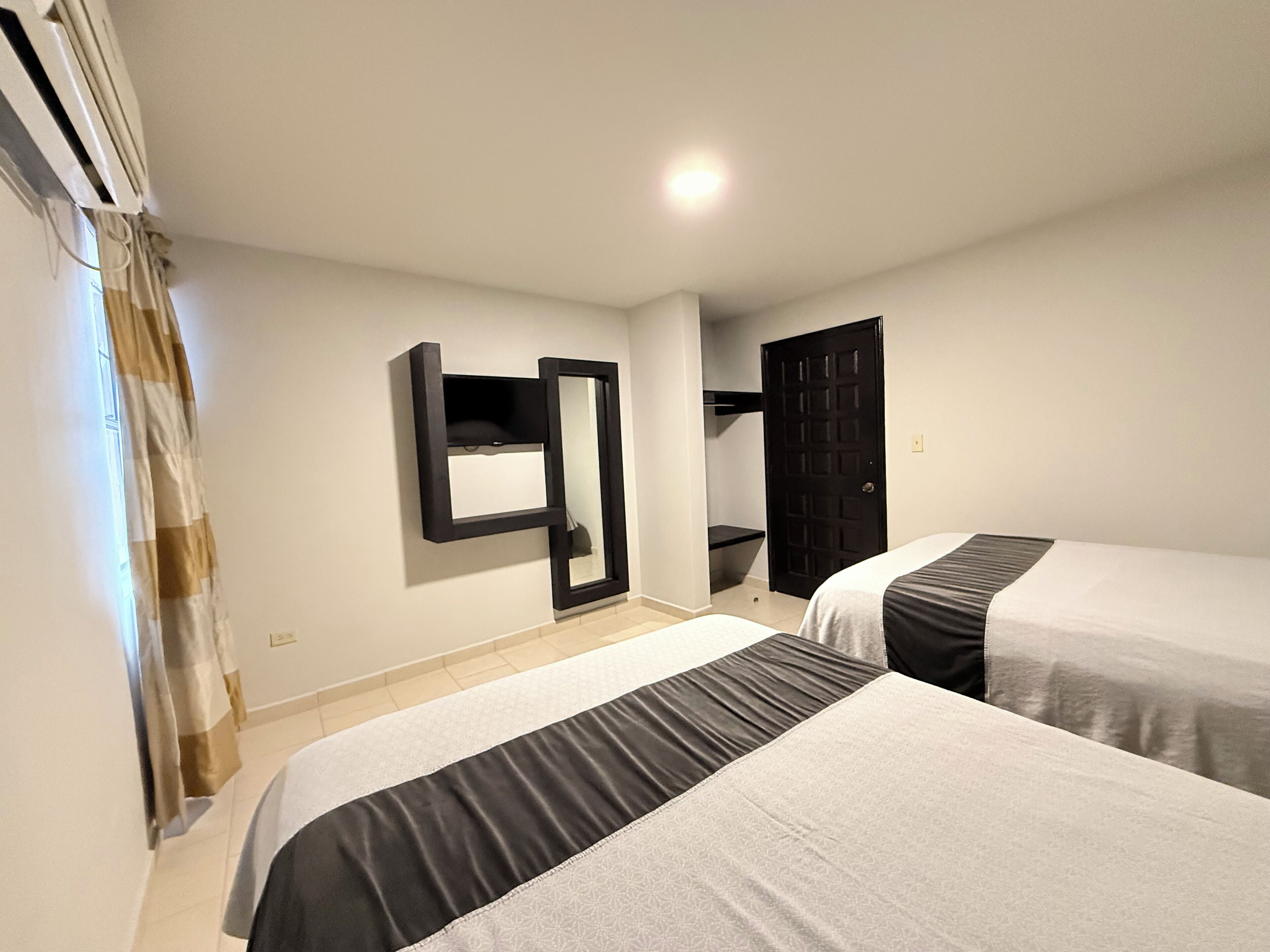 Chambre Double, salle de bains privée