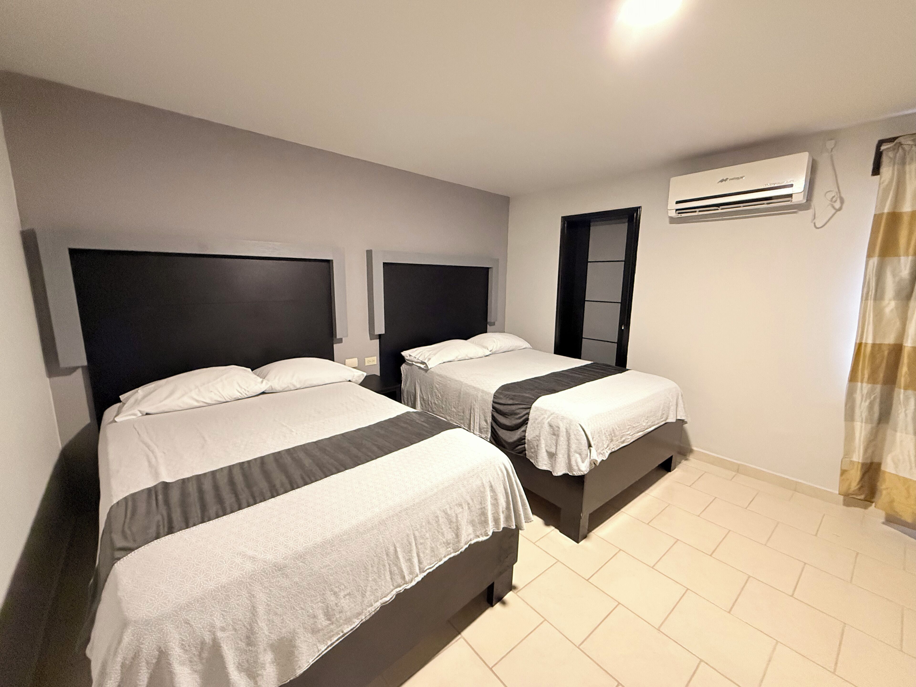 Chambre Double, salle de bains privée