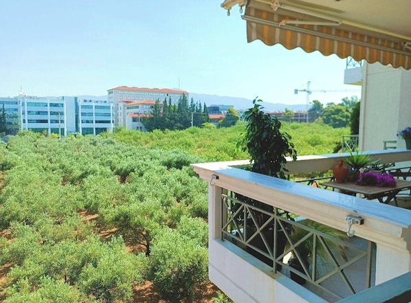 Outdoor dining - Casa Myriam Marousi View & Parking (Marousi)