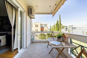 Apartment, 1 Schlafzimmer, barrierefrei, Balkon | Speisen im Freien