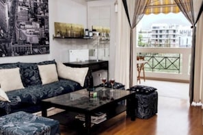Living area - Casa Myriam Marousi View & Parking (Marousi)