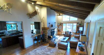 Spacious 5-bedroom house with AC and EV charging in peaceful Zephyr Cove