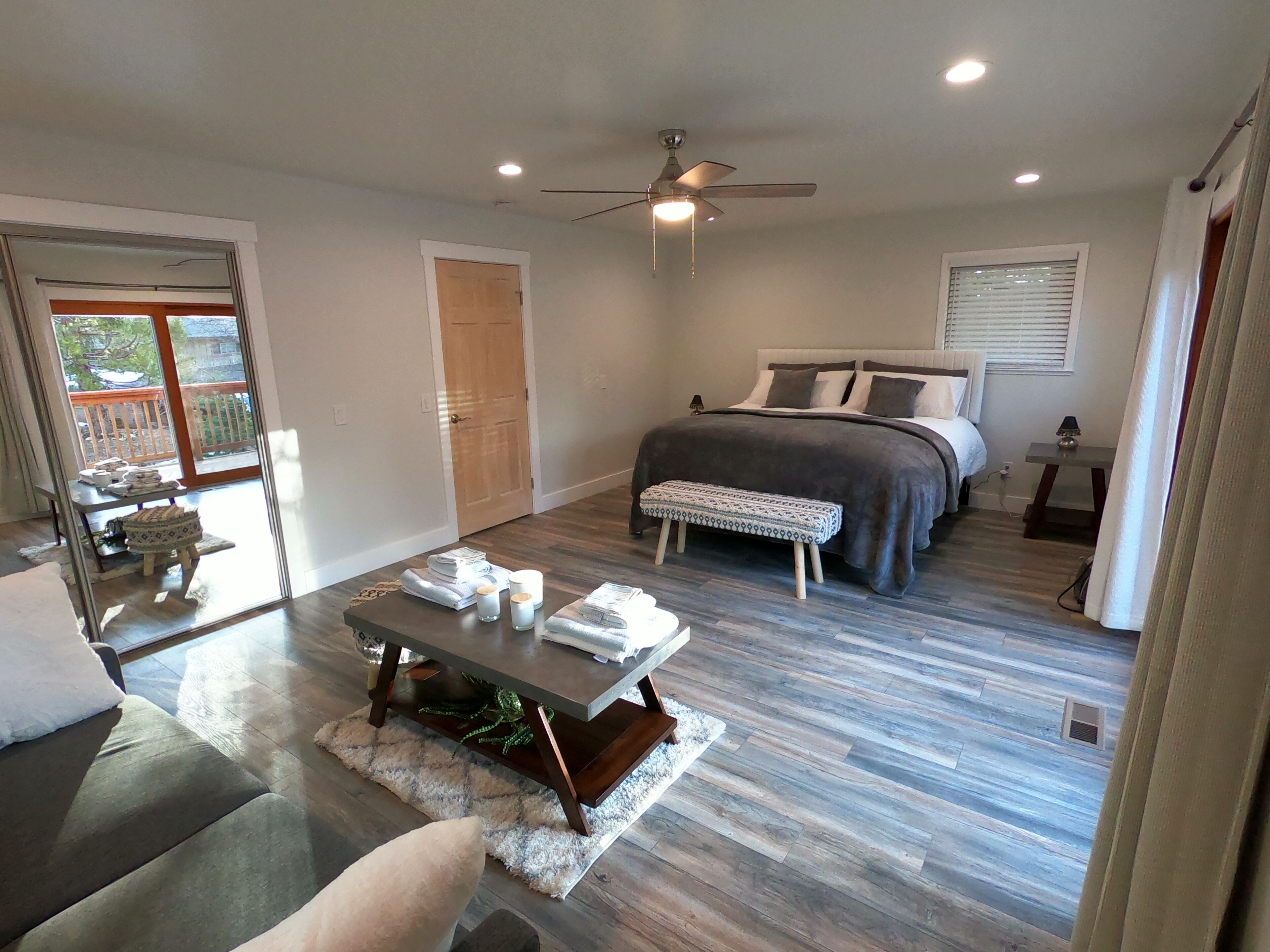 Bureau, fer et planche à repasser, Wi-Fi gratuit, draps fournis