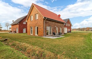 Exterior - Lovely home in Wurster Nordseeküste with sauna (Wurster Nordseeküste)