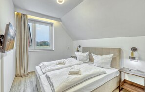 3 bedrooms, travel cot, free WiFi - Lovely home in Wurster Nordseeküste with sauna (Wurster Nordseeküste)