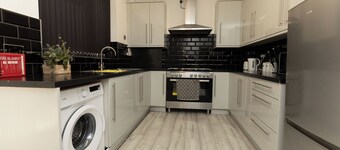 Charming Victorian Retreat 4BR House in Central Manchester