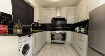 Charming Victorian Retreat 4BR House in Central Manchester