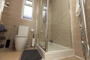 Bathroom - Charming Victorian Retreat 4BR House in Central Manchester (Manchester)