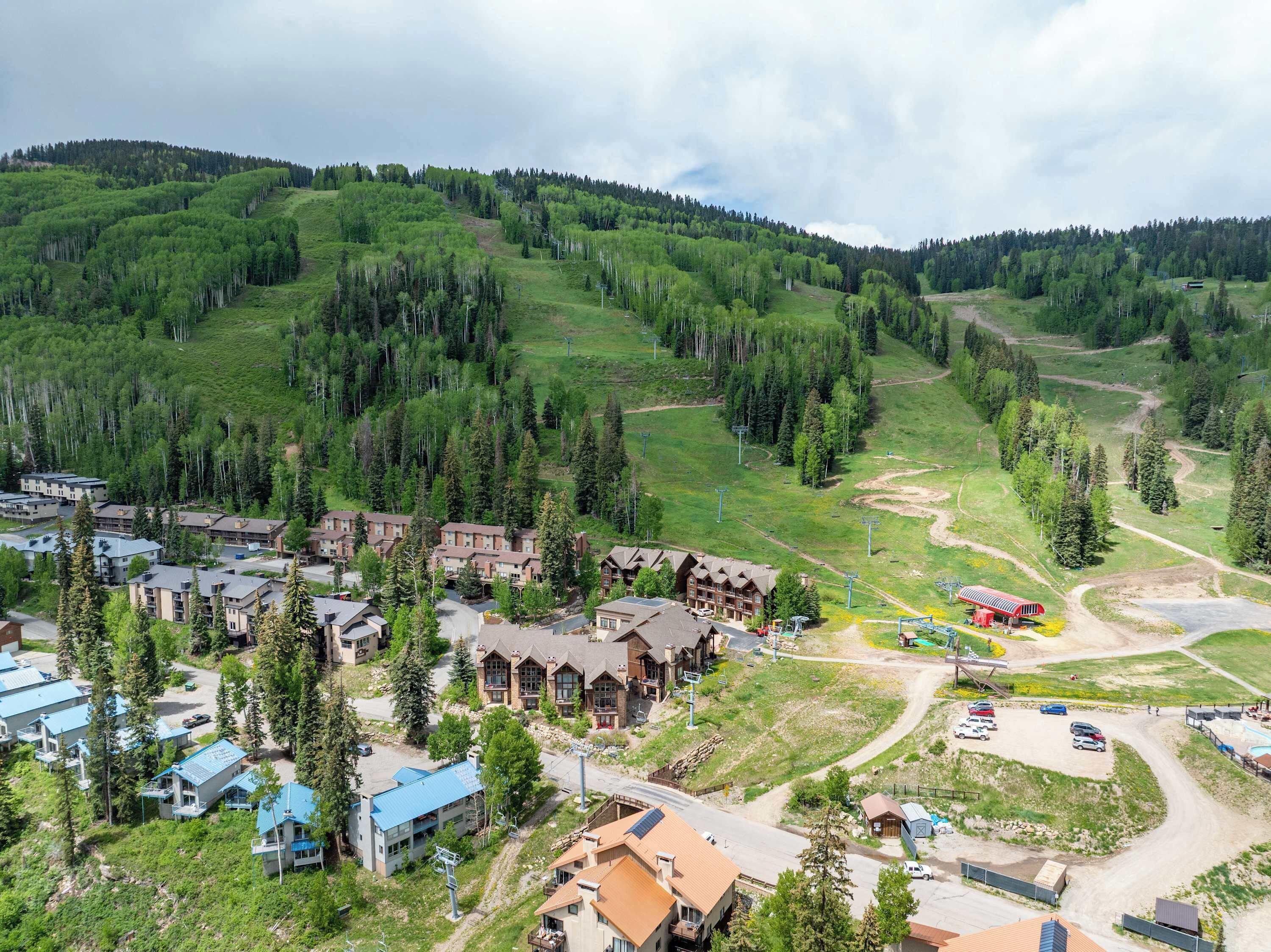 A mountainous area with a lodge and several buildings.