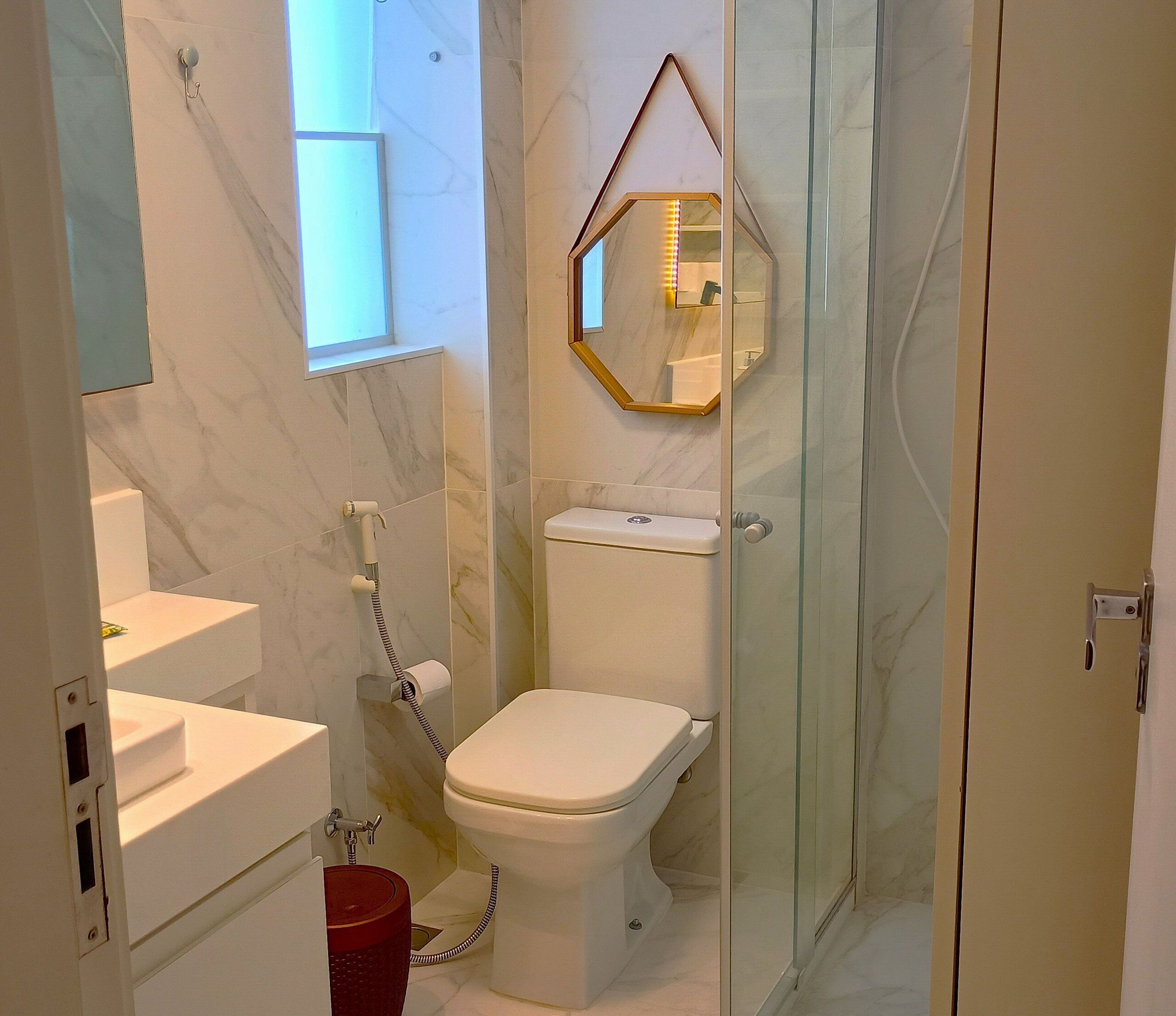 Basic Apartment | Bathroom