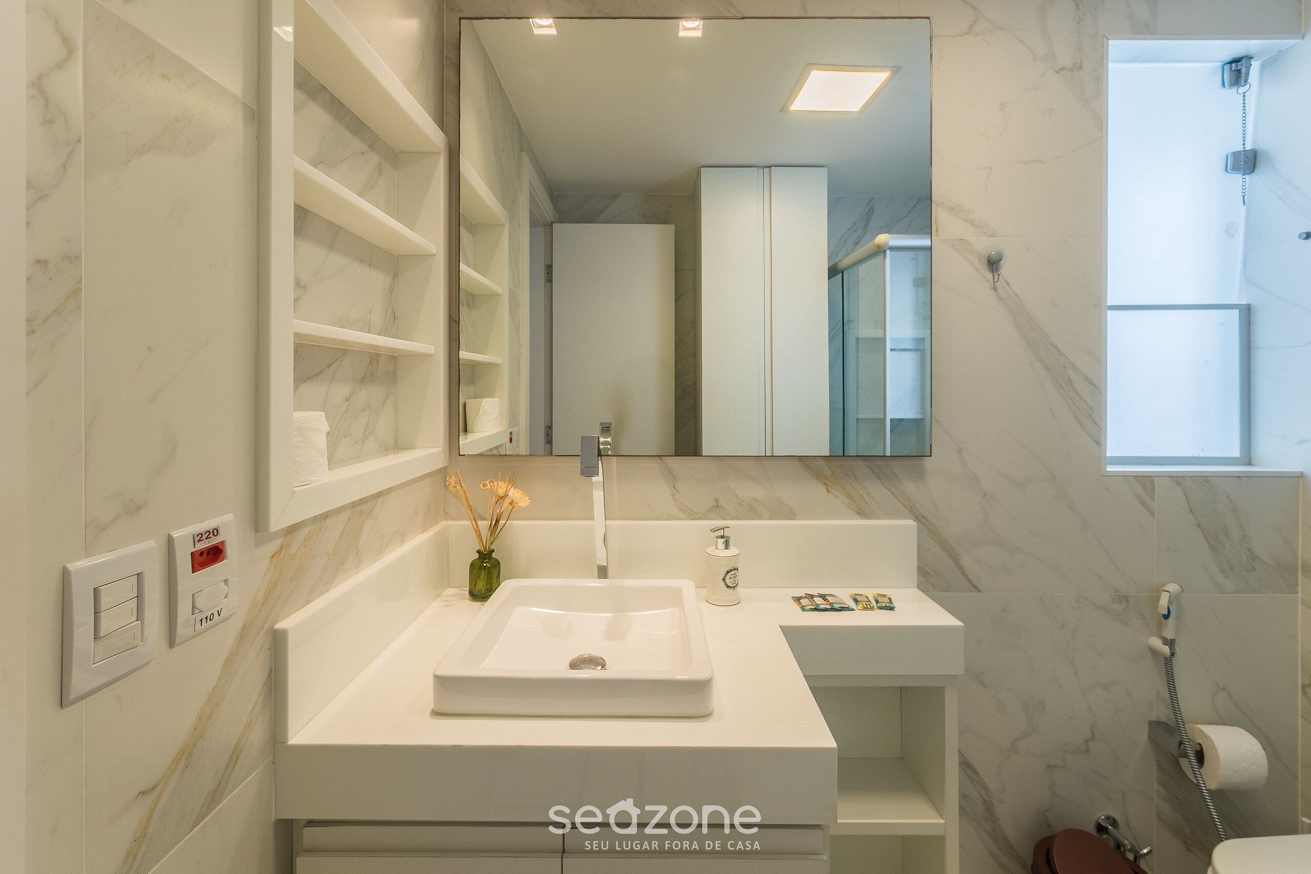 Basic Apartment | Bathroom