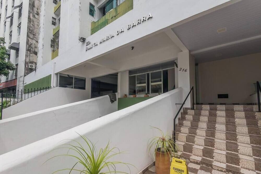 Your Stay With Comfort and Premium Location 550m From Barra Beach Eais
