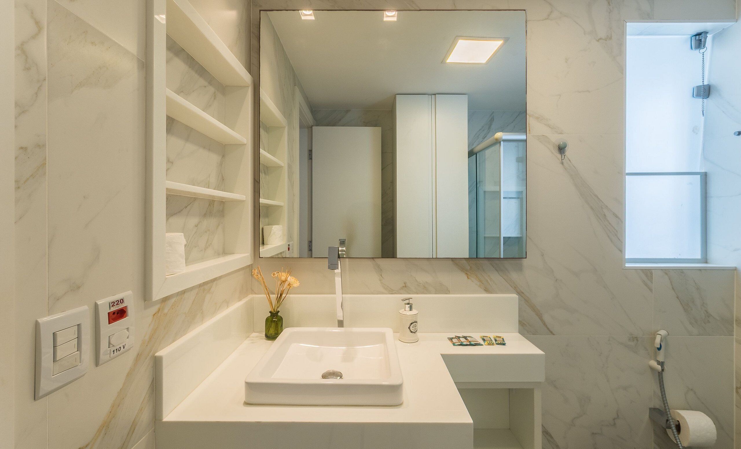 Basic Apartment | Bathroom