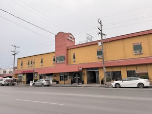 Front of property - Hotel Mirage Diagonal (Heroica Matamoros)