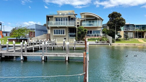 Metung Pearl | Lakeside Couples Retreat