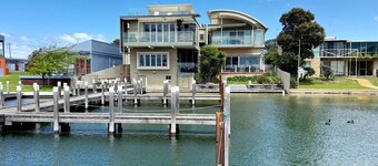 Metung Pearl | Lakeside Couples Retreat