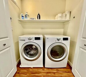 Interior - 2BR/2BA with Parking & Peaceful Vibes (Seattle)