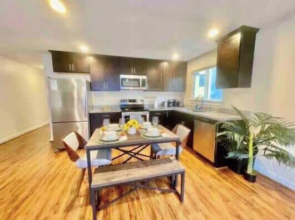 Dining - 2BR/2BA with Parking & Peaceful Vibes (Seattle)