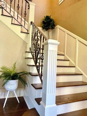 Interior - 7 BDRM Top Queen Anne House,2min to Queen Anne Ave (Seattle)