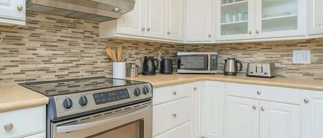 冰箱、微波炉、烤箱、炉灶