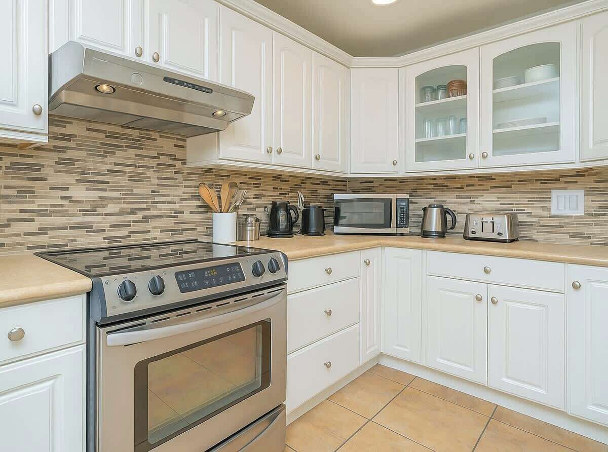 Kühlschrank, Mikrowelle, Ofen, Herdplatte