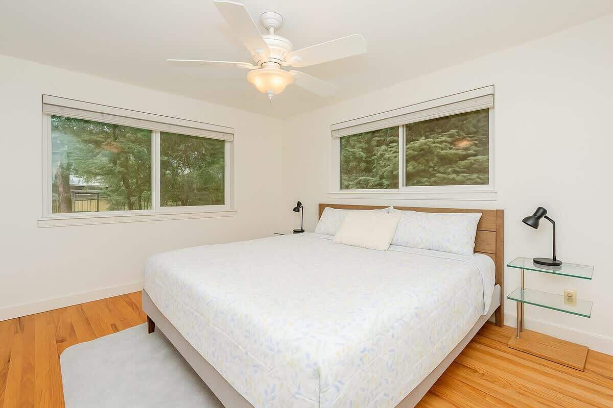 Cuna de viaje, wifi, ropa de cama