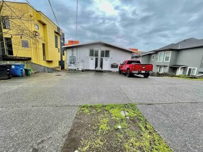 Exterior - 2BR/2BA Charming Queen Anne Getaway (Seattle)