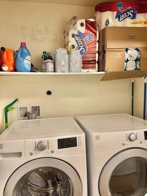 Interior - 2BR/2BA Charming Queen Anne Getaway (Seattle)