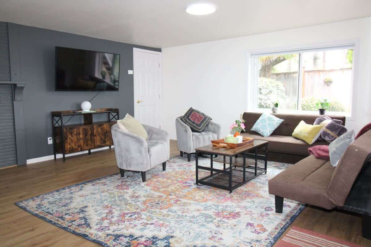 TV, fireplace, offices