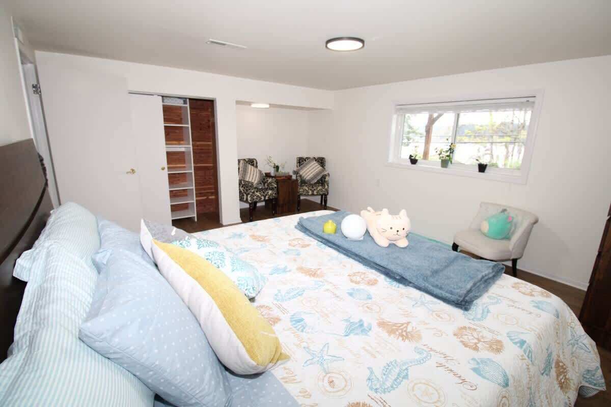 Silitysrauta/-lauta, vauvan matkasänky, Wi-Fi, vuodevaatteet