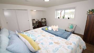 Iron/ironing board, travel cot, WiFi, bed sheets