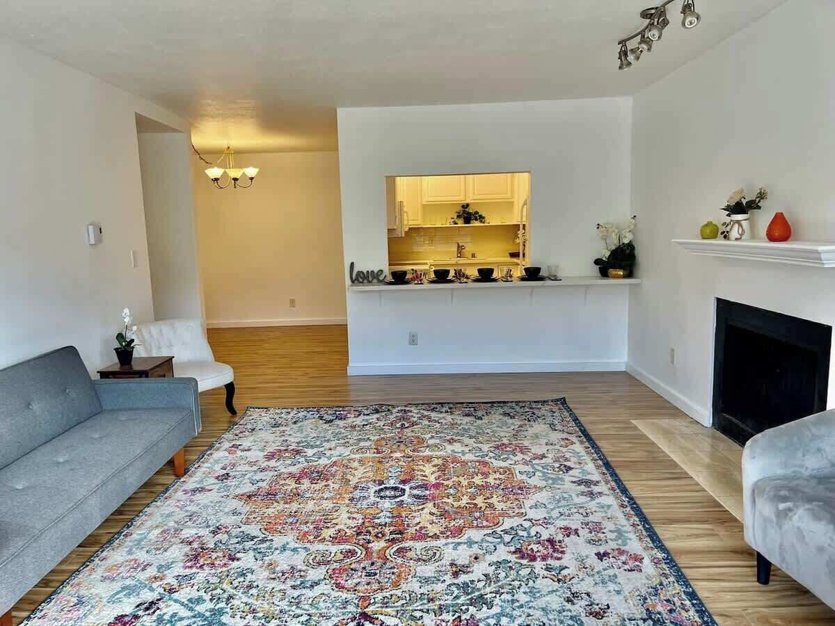 TV, fireplace, offices