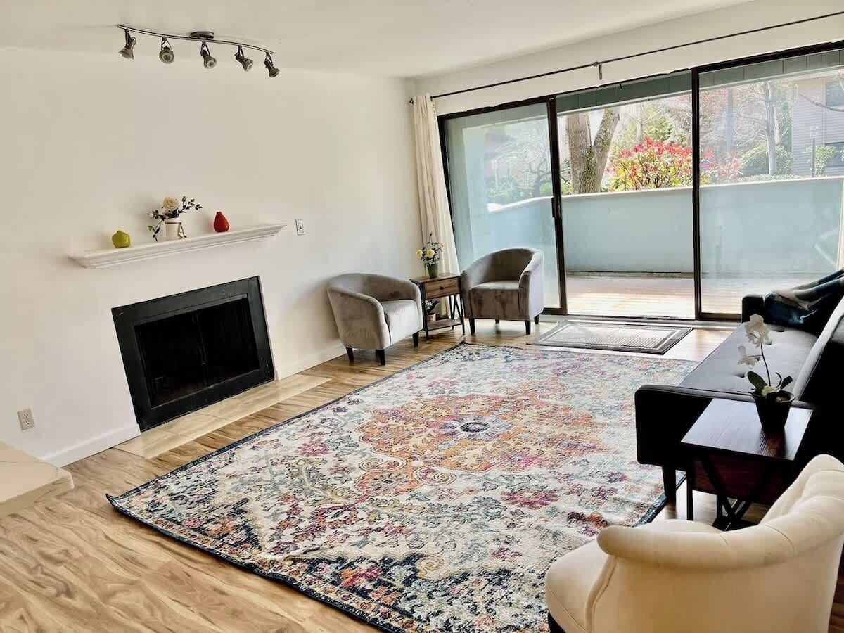 Télévision, cheminée, espaces bureaux