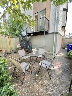 Terrace/patio - 4212 UW 2-Bedroom modern Townhouse N Seattle home (Seattle)