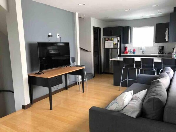 TV, offices - 4212 UW 2-Bedroom modern Townhouse N Seattle home (Seattle)