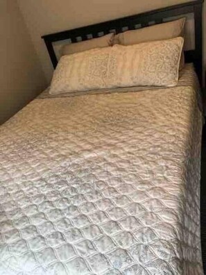 Iron/ironing board, travel crib, WiFi, bed sheets - 4212 UW 2-Bedroom modern Townhouse N Seattle home (Seattle)