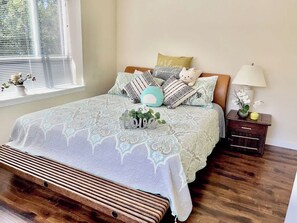 Ferros/tábuas de passar roupa, berço de viagem, roupa de cama