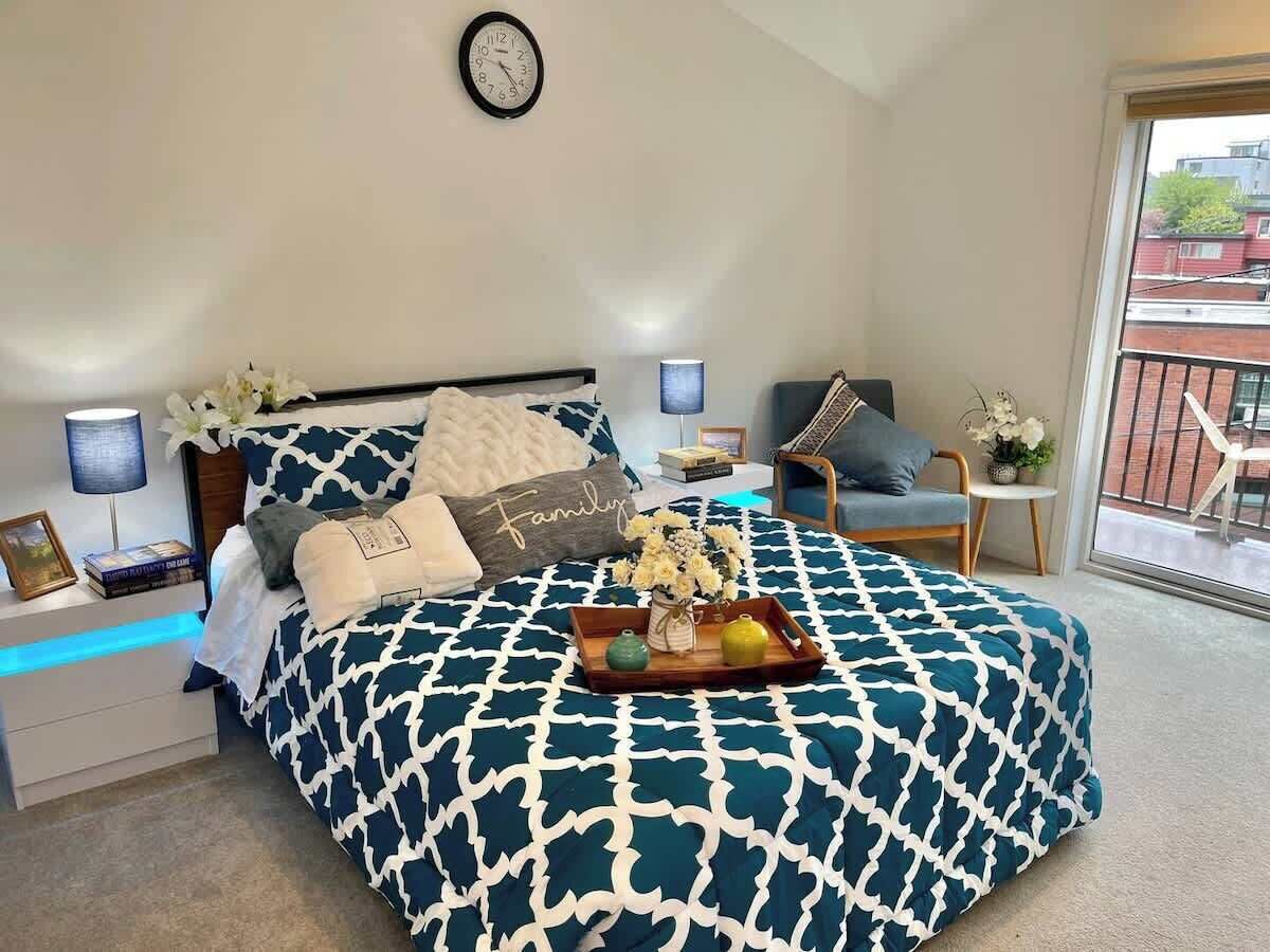 Iron/ironing board, travel crib, WiFi, bed sheets