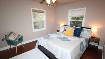 Ferros/tábuas de passar roupa, berço de viagem, Wi-Fi, roupa de cama