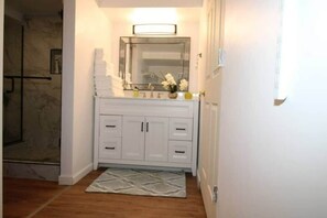 Douche, sèche-cheveux