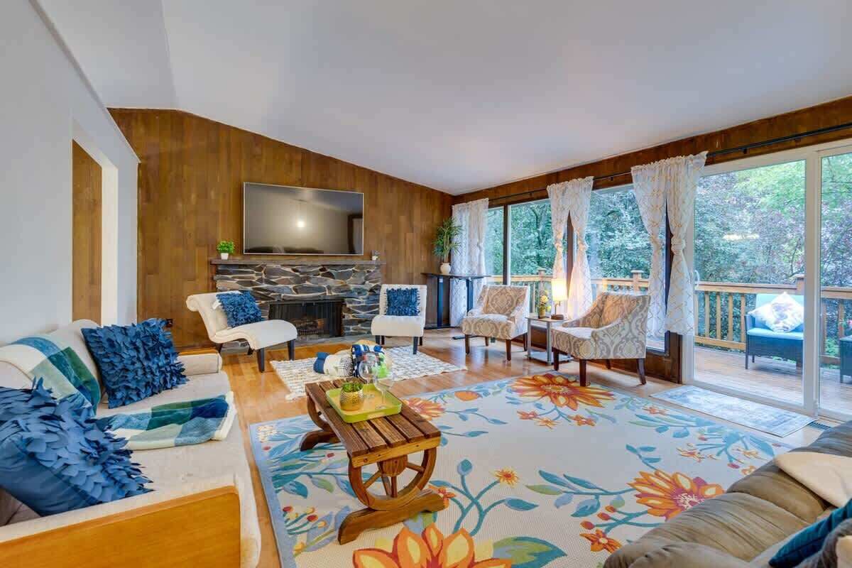 TV, fireplace, offices