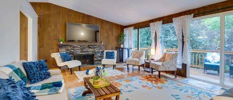 TV, fireplace, offices