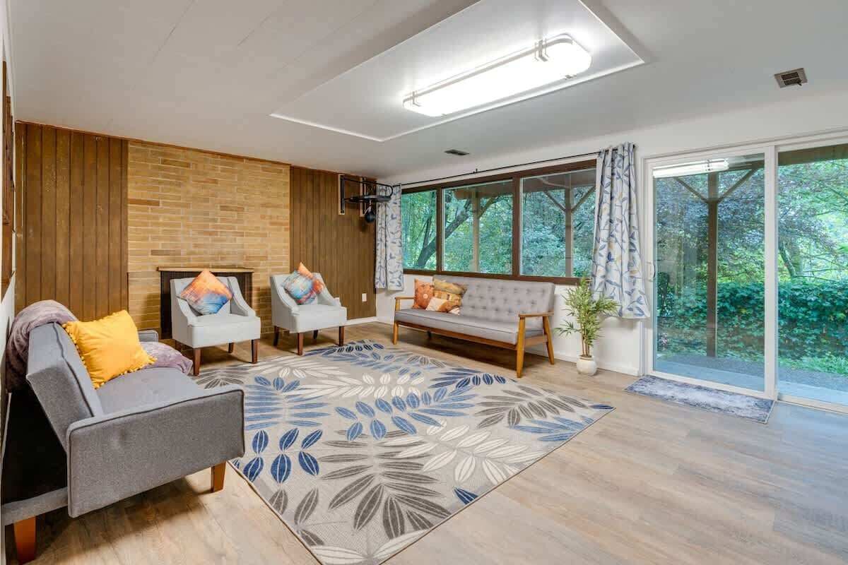 TV, fireplace, offices