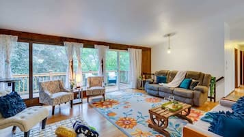 TV, fireplace, offices