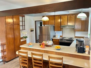 Fridge, microwave, oven, stovetop - Peaceful Retreat  Serene Lake Forest Park House (Lake Forest Park)