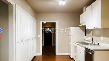 Réfrigérateur, four, plaque de cuisson, lave-vaisselle